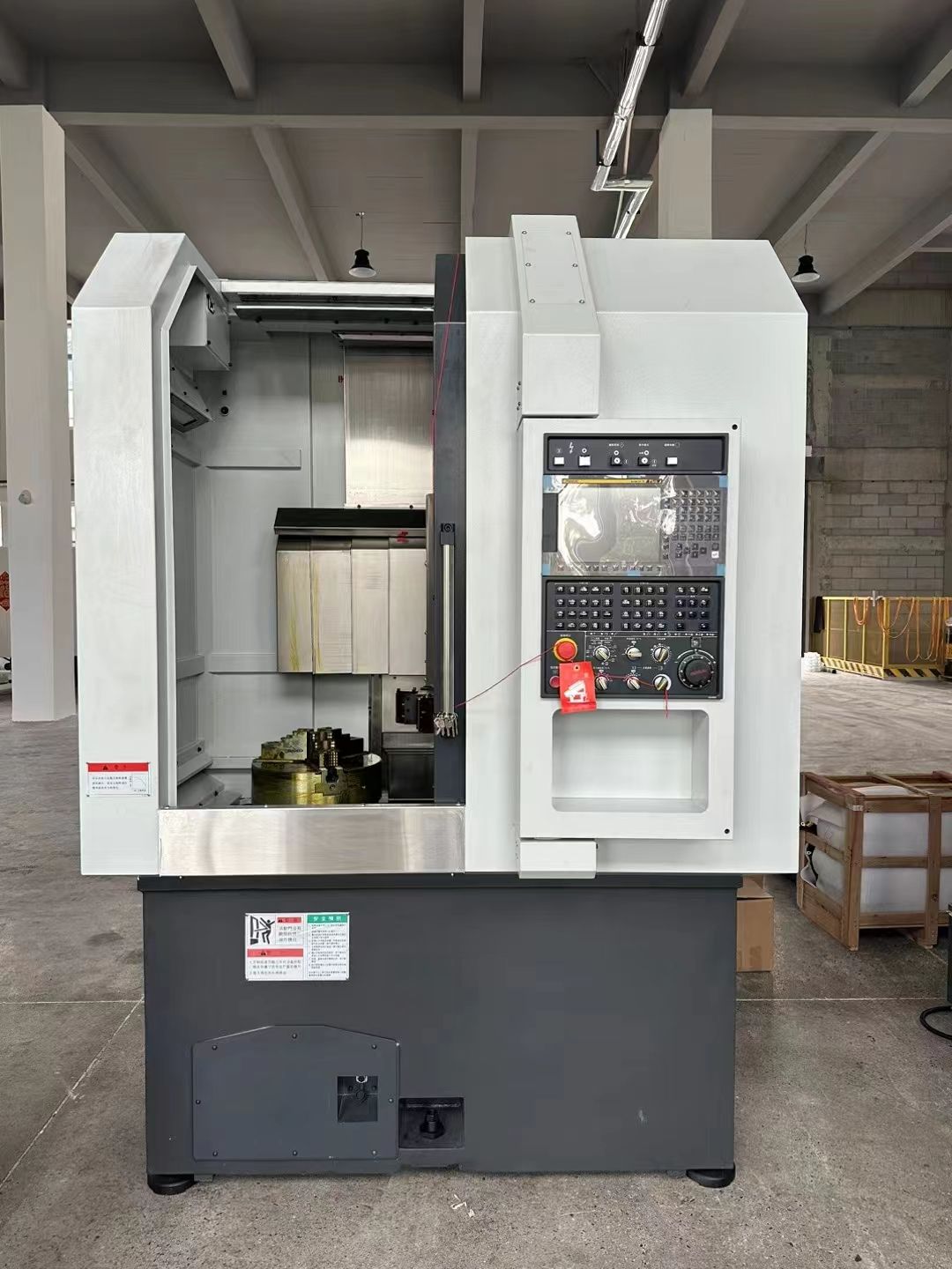 LIONSE เพิ่งซื้อเครื่องกลึงแนวตั้งใหม่สำหรับการตัดเฉือน CNC