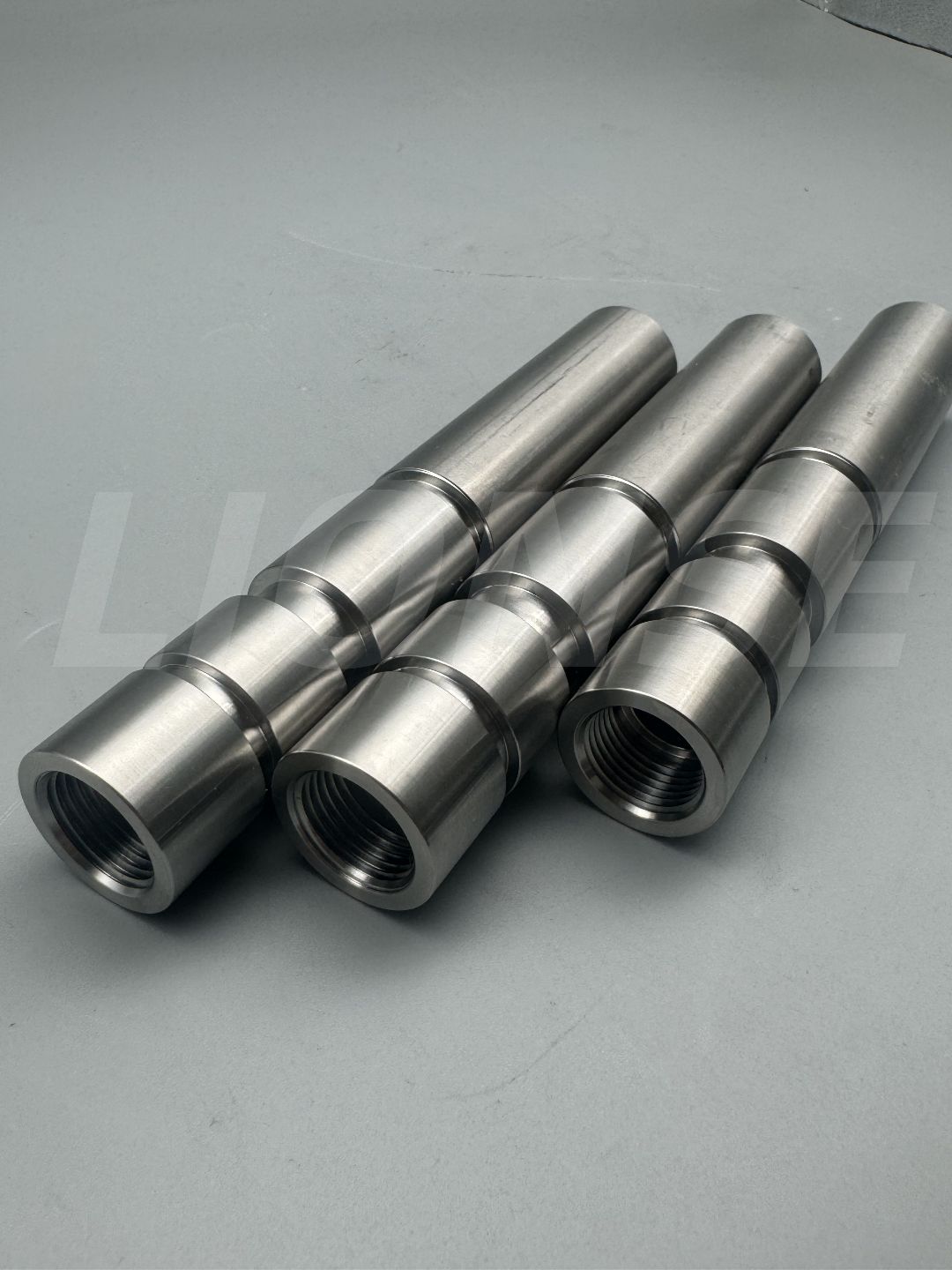 เพลาไทเทเนียมเกรด 5 พร้อมการกลึง NC